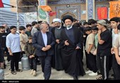 بازدید آیت‌الله عاملی از موکب‌های غدیر؛ 35 هزار پرس غذا میان مردم اردبیل توزیع شد