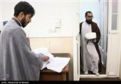 مراسم عمامه‌گذاری جمعی از طلاب در قم همزمان با عید غدیر