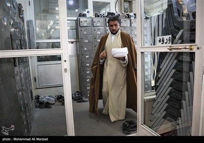 مراسم عمامه‌گذاری جمعی از طلاب در قم همزمان با عید غدیر
