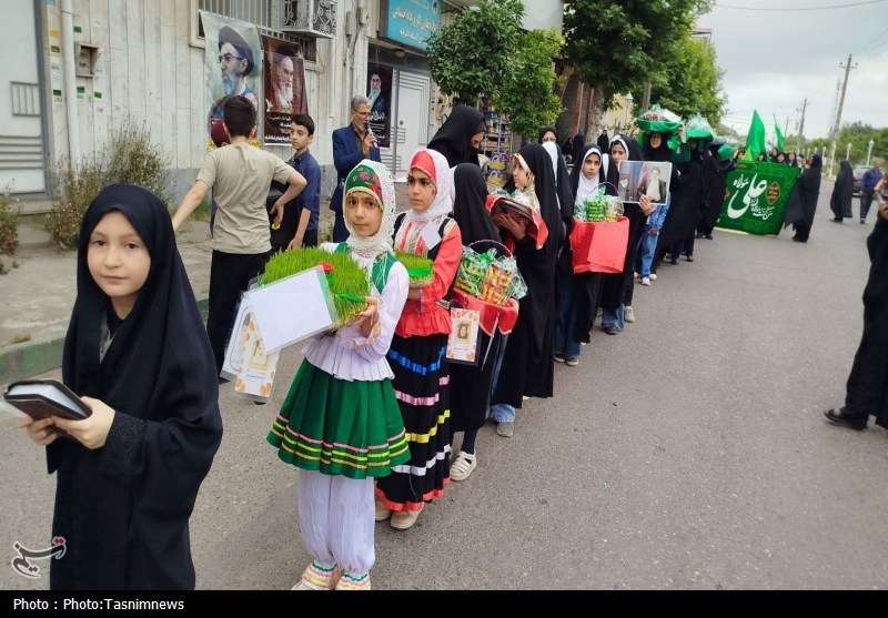 کاروان خنچه‌بران غدیر در آستانه اشرفیه
