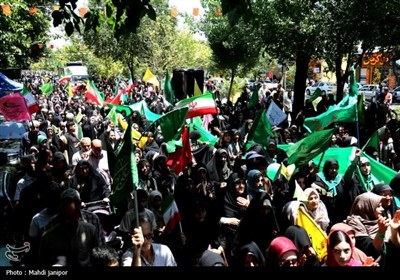 اصفهان رنگ غدیر گرفت؛سفره کیلومتری مهمانی ولایت از شهدا تا چهارباغ