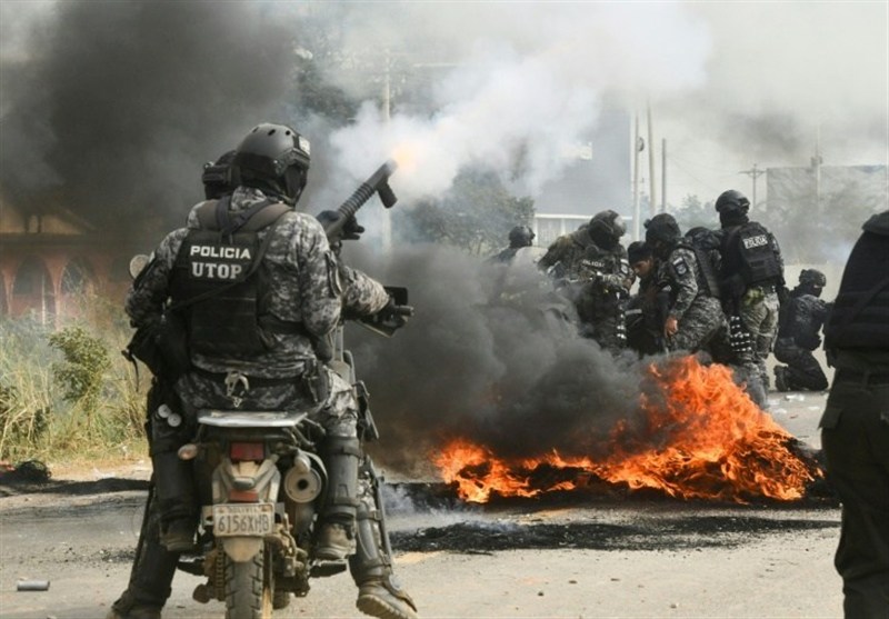 Police, Protesters Clash in Bolivia at Road Blockade