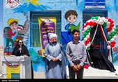 در این مراسم، از جعفرزاده معلم فداکار و پرتلاش روستا با اهدای نشان «معلم برتر» تقدیر شد؛ معلمی که با روحیه‌ای جهادی و در شرایط سخت منطقه، سال‌ها در کنار دانش‌آموزان ایستاده و چراغ آموزش را روشن نگه داشته است.