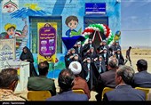 اجرای گروه سرود عاشقان حضرت زهرا (س ) در آئین افتتاح دبستان عشایری شهید آیت‌الله سیدعلی خامنه‌ای، پنجمین مدرسه گروه جهادی شهدا
