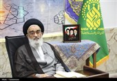 امام جمعه قم: نظارت بر تولید و توزیع کالاهای اساسی تشدید شود
