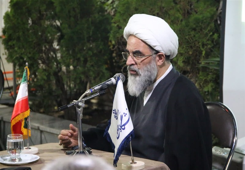 صلابت امام(ره) برابر دشمنان ناشی از ایمان راسخ به خدا، هدف و مردم بود