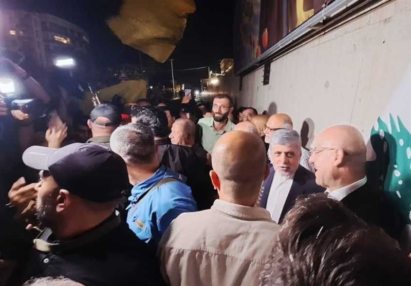 تجمع لبنانی‌ها در برابر سفارت ایران برای اعلام تشکر