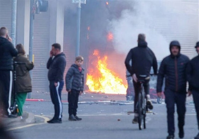 Protesters Torch Buildings, Vehicles, Block Roads over Belfa