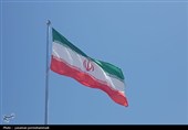 اهتزاز پرچم ایران بر فراز آسمان خارگ؛ نماد اقتدار در قلب انرژی کشور