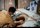 پخت نان توسط جمعی از خانواده شهدا  درتنورخانه ایران جهت ارسال برای رزمندگان میدان نبرد