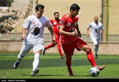 دیدار دوستانه تیم فوتبال پیشکسوتان پرسپولیس و استقلال و اصحاب هنر و رسانه