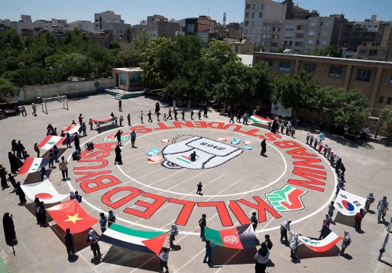 5000 درنای کاغذی در مشهد به یاد کودکان شهید میناب پرواز کرد