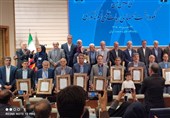 اساتید نمونه کشوری و اساتید شهید جنگ‌های تحمیلی اخیر تجلیل شدند