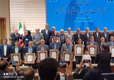 اساتید نمونه کشوری و اساتید شهید جنگ‌های تحمیلی اخیر تجلیل شدند
