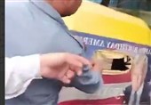 ببینید| مردم هند تصاویر ترامپ را پاره کردند