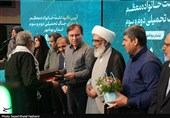 رهروی از راه شهدا و مقاومت در برابر دشمنان رسالت همگانی است