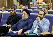 حضور حجت الاسلام میر تاج الدینی و مهدی رسولی در آیین گرامیداشت علیرضا بکایی و رونمایی از کتاب مجله سلوک مؤمنانه
