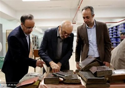 اهدای یک‌صد نسخه خطی به دانشگاه تهران از طرف بیت آیت‌الله سیستانی