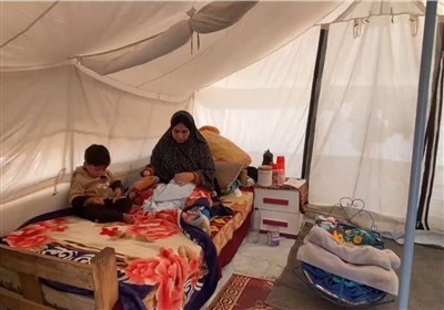اشک حسرت مادر فلسطینی برای در آغوش کشیدن فرزندان بادست قطع شده