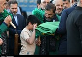 پرچم عزای سیدالشهدا(ع) در حرم حضرت عبدالعظیم(ع) برافراشته شد