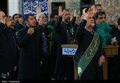 پرچم عزای سیدالشهدا(ع) در حرم حضرت عبدالعظیم(ع) برافراشته شد