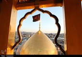 پرچم حرم بانوی کرامت به رنگ عزا درآمد