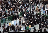 پرچم حرم بانوی کرامت به رنگ عزا درآمد