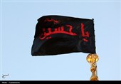 پرچم حرم بانوی کرامت به رنگ عزا درآمد