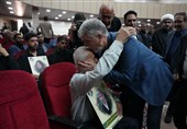 وزیر فرهنگ با خانواده شهدای حمله موشکی لامرد دیدار می‌کند