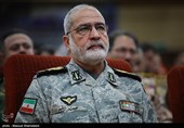 مراسم تجلیل و اهدای نشان فداکاری به خانواده‌های شهدا