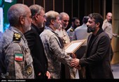 مراسم تجلیل و اهدای نشان فداکاری به خانواده‌های شهدا