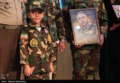 مراسم تجلیل و اهدای نشان فداکاری به خانواده‌های شهدا
