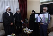 دیدار اعضای دفتر قائد شهید امت با خانواده سرلشکر شهید محمد شیرازی