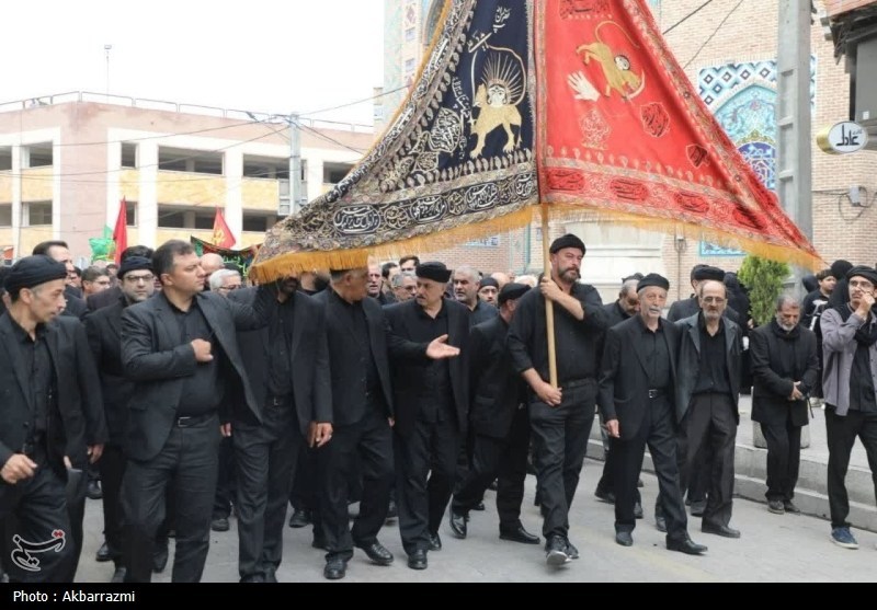 بازار اردبیل میزبان سوگواری سنتی دستجات محلات ششگانه