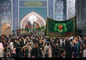 آیین علم‌گردانی هیئت‌های مذهبی مشهد در حرم مطهر رضوی