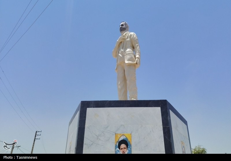 تندیس سردار سلیمانی و نمادِ سقا در چرام قد برافراشت