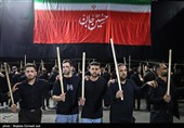 مراسم عزاداری شاه حسین گویان شب عاشورای حسینی در ارومیه