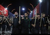 مراسم عزاداری شاه حسین گویان شب عاشورای حسینی در ارومیه