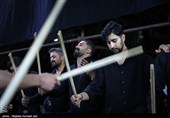 مراسم عزاداری شاه حسین گویان شب عاشورای حسینی در ارومیه