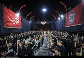 مراسم عزاداری شاه حسین گویان شب عاشورای حسینی در ارومیه