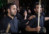 مراسم عزاداری شاه حسین گویان شب عاشورای حسینی در ارومیه