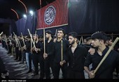 مراسم عزاداری شاه حسین گویان شب عاشورای حسینی در ارومیه