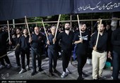 مراسم عزاداری شاه حسین گویان شب عاشورای حسینی در ارومیه