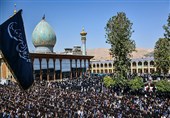 وقتی اشک به سجده رسید/ اقامه نماز ظهر عاشورا در حرم شاهچراغ (ع)