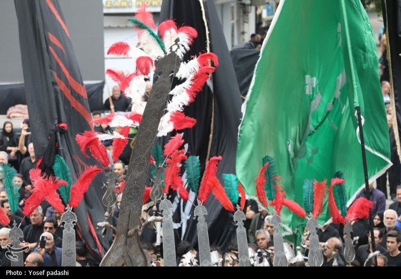 آیین سوگواری روز عاشورا در امامزاده هارونیه اصفهان برگزار شد