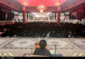 حضور بانوان عزادار در جوار حرم کریمه اهل‌بیت(س) روز عاشورا