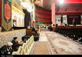 حضور بانوان عزادار در جوار حرم کریمه اهل‌بیت(س) روز عاشورا