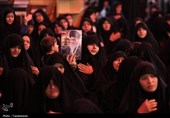 حضور بانوان عزادار در جوار حرم کریمه اهل‌بیت(س) روز عاشورا