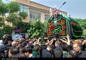 عاشورای بادرود در میان طنین زنجیر و سنت‌های دیرین