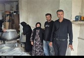 عطر احسان حسینی در عاشورای اردبیل؛ پخت و توزیع نذری میان عزاداران به روایت تصویر